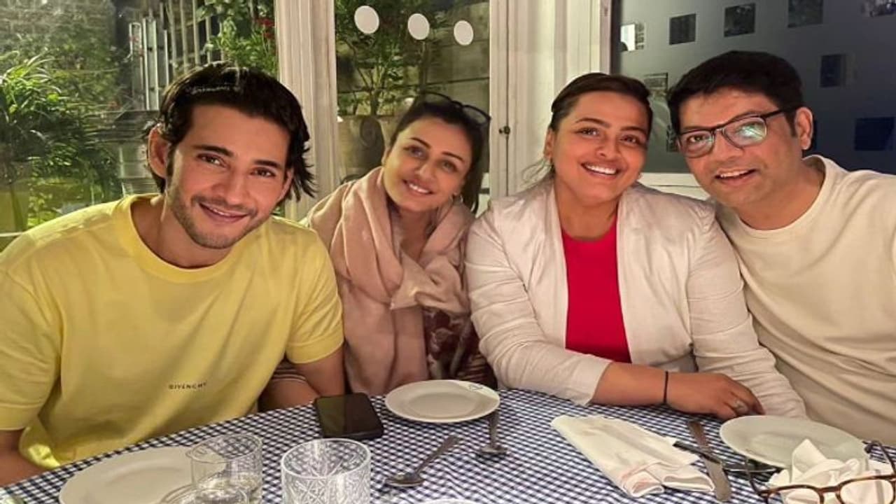 లండన్లో ఎంజాయ్ చేస్తున్న మహేష్బాబు ఫ్యామిలీ.. ఫుడ్, స్టోరీస్, బాండింగ్.. నమ్రత ఇంట్రెస్టింగ్ పోస్ట్ లండన్లో ఎంజాయ్ చేస్తున్న మహేష్బాబు ఫ్యామిలీ.. ఫుడ్, స్టోరీస్, బాండింగ్.. నమ్రత ఇంట్రెస్టింగ్ పోస్ట్