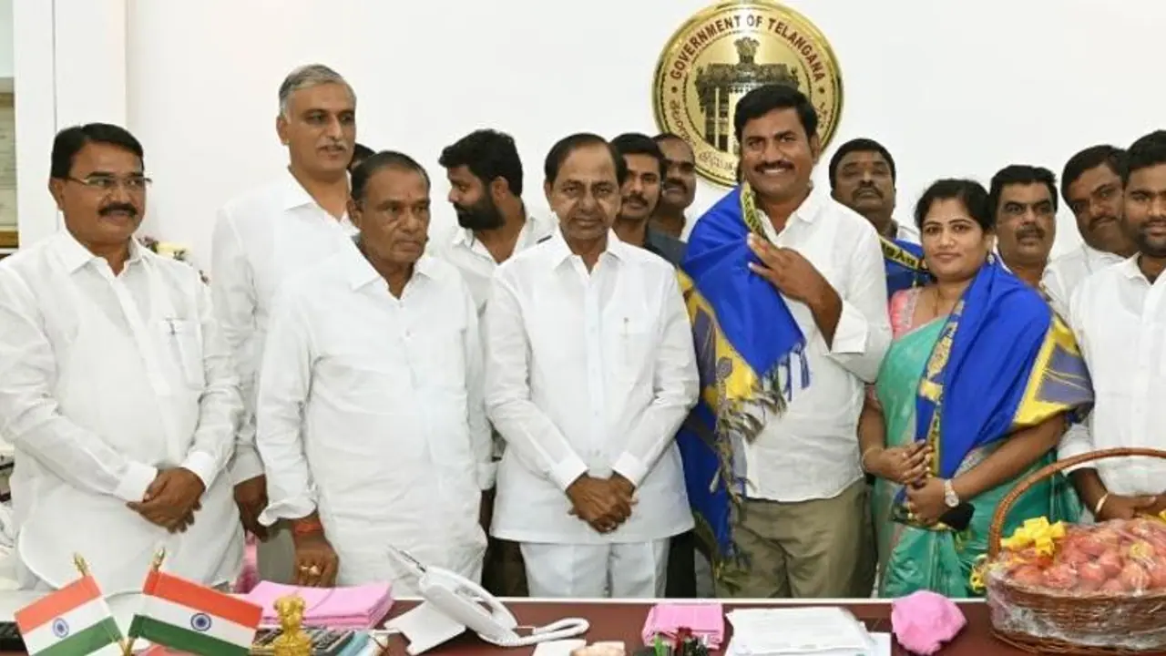 టమాటా సాగుతో కోటీశ్వరుడైన తెలంగాణ రైతు... సీఎం కేసీఆర్ ఆత్మీయ సత్కారం