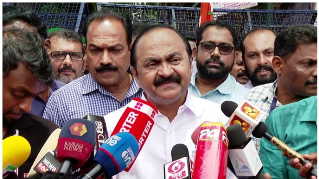 'ഉമ്മൻചാണ്ടിക്കെതിരെ നടന്നത് വലിയ ഗൂഢാലോചന; ഒരു പുരുഷായുസ്സ് മുഴുവൻ വേട്ടയാടി, കാലം അവർക്ക് കണക്ക് നൽകും' 'ഉമ്മൻചാണ്ടിക്കെതിരെ നടന്നത് വലിയ ഗൂഢാലോചന; ഒരു പുരുഷായുസ്സ് മുഴുവൻ വേട്ടയാടി, കാലം അവർക്ക് കണക്ക് നൽകും'