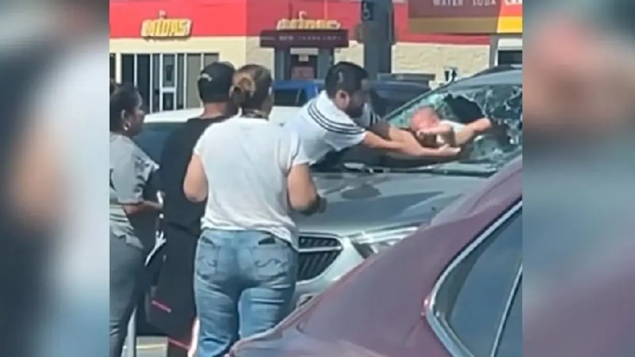 Dramatic rescue: Man smashes window to save baby from scorching hot car in Texas (WATCH) Dramatic rescue: Man smashes window to save baby from scorching hot car in Texas (WATCH)