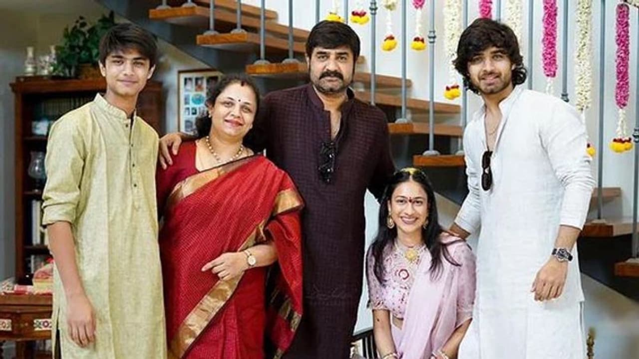 హీరో శ్రీకాంత్ ఇంట్లో పెళ్లి సందడి! హీరో శ్రీకాంత్ ఇంట్లో పెళ్లి సందడి!