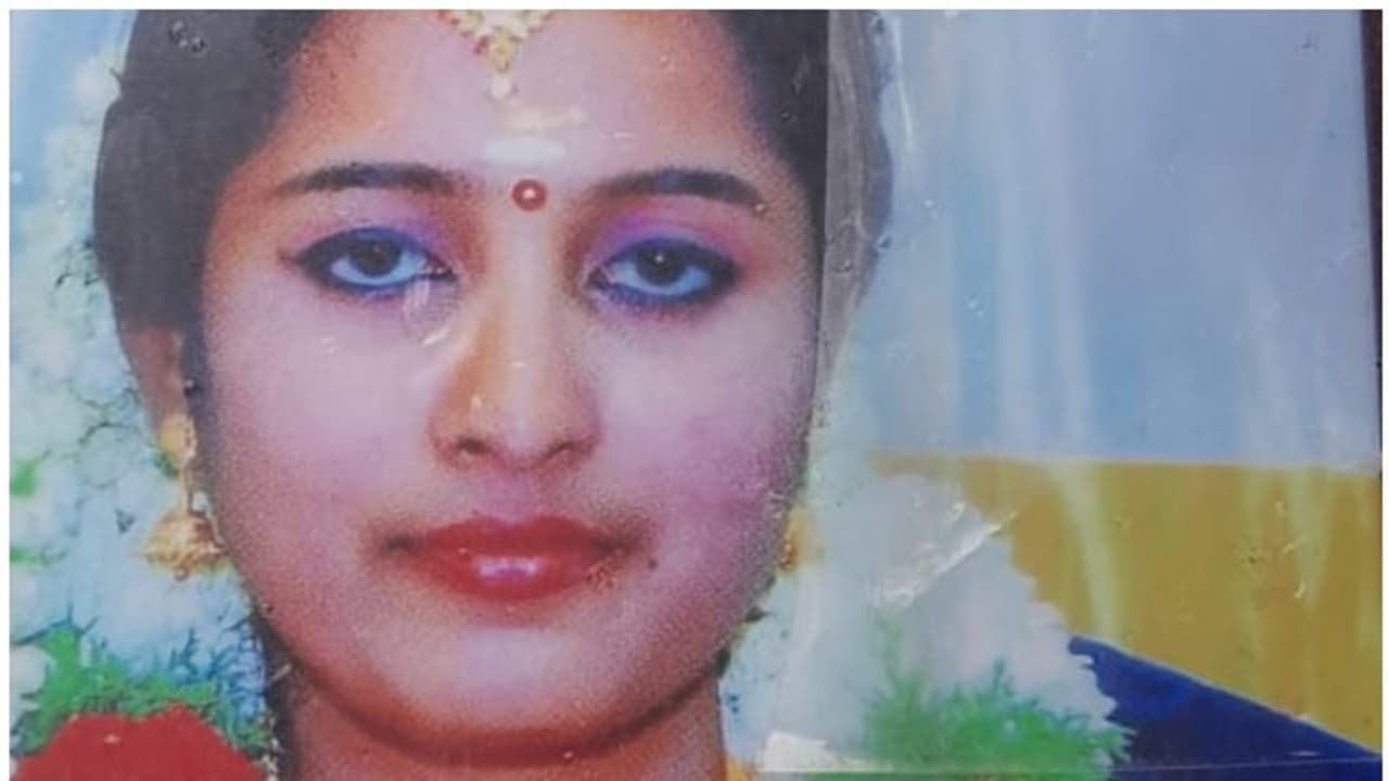 അമ്മയും രണ്ട് മക്കളും കിണറ്റിൽ ചാടി മരിച്ച നിലയിൽ; സംഭവം പാലക്കാട് അമ്മയും രണ്ട് മക്കളും കിണറ്റിൽ ചാടി മരിച്ച നിലയിൽ; സംഭവം പാലക്കാട്