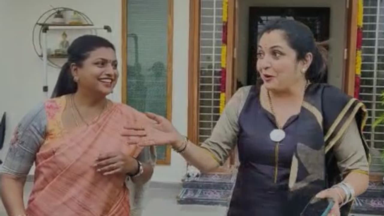 வெகு நாள் கழித்து ஒரு Meet Up.. ரம்யா கிருஷ்ணனை ஆசையோடு வரவேற்ற அமைச்சர் ரோஜா வைரலாகும் வீடியோ!