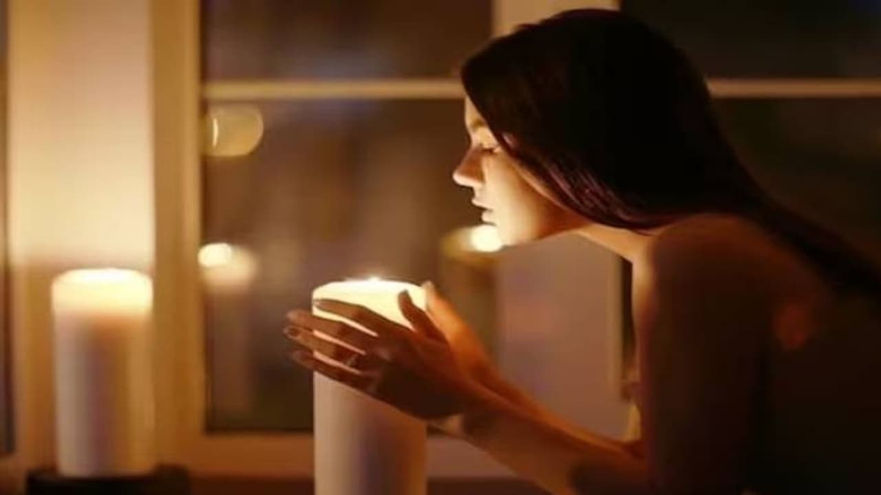 കാമുകൻ ഹാപ്പിയാവണം, മന്ത്രവാദിക്ക് നൽകാൻ കാമുകി ഓഫീസില്‍ നിന്നും അടിച്ചെടുത്തത് അഞ്ചുകോടി!