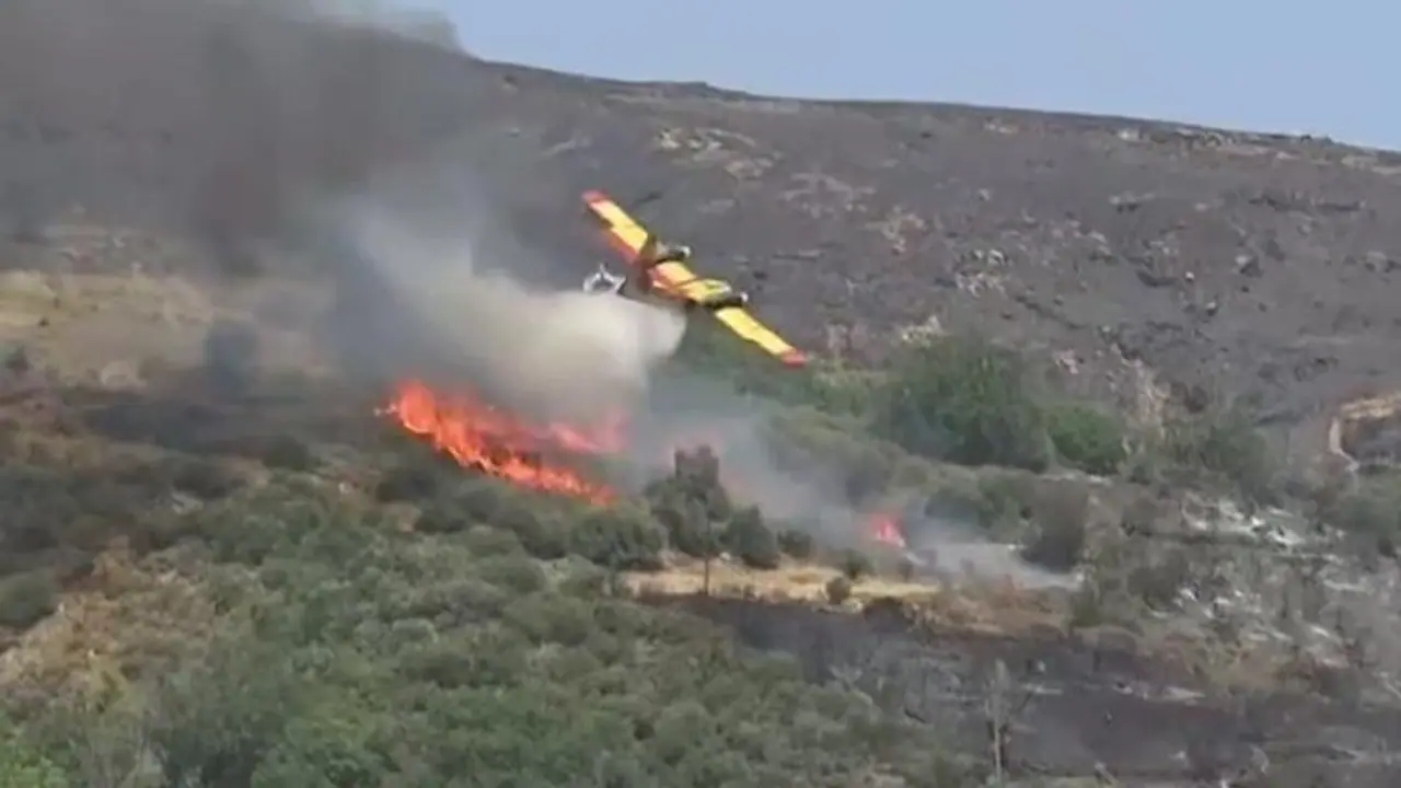 WATCH: Two pilots killed as Canadair plane fighting wildfires in Greece crashes WATCH: Two pilots killed as Canadair plane fighting wildfires in Greece crashes