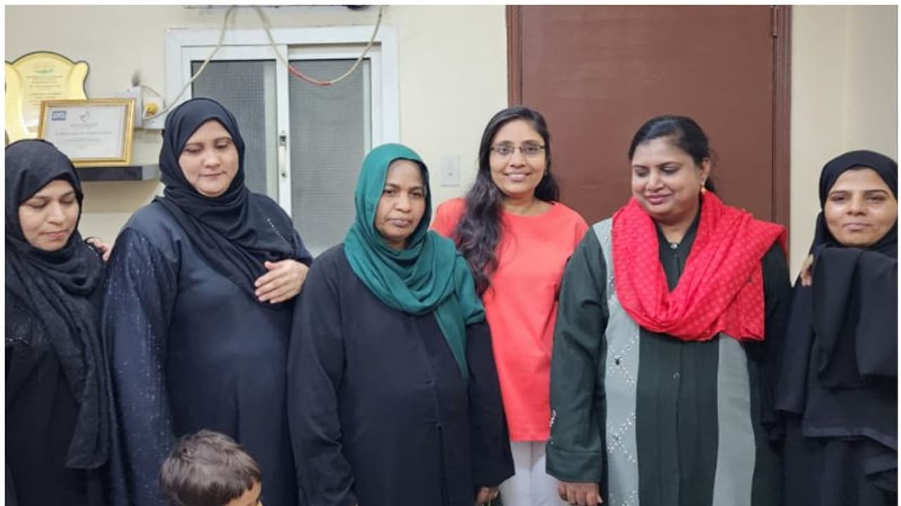 വീട്ടുജോലിക്കെത്തി വര്ഷങ്ങള് കഴിഞ്ഞിട്ടും ലീവില്ല; ദുരിതത്തിനൊടുവില് മലയാളികളുൾപ്പെടെ അഞ്ചു പേര് നാടണഞ്ഞു വീട്ടുജോലിക്കെത്തി വര്ഷങ്ങള് കഴിഞ്ഞിട്ടും ലീവില്ല; ദുരിതത്തിനൊടുവില് മലയാളികളുൾപ്പെടെ അഞ്ചു പേര് നാടണഞ്ഞു