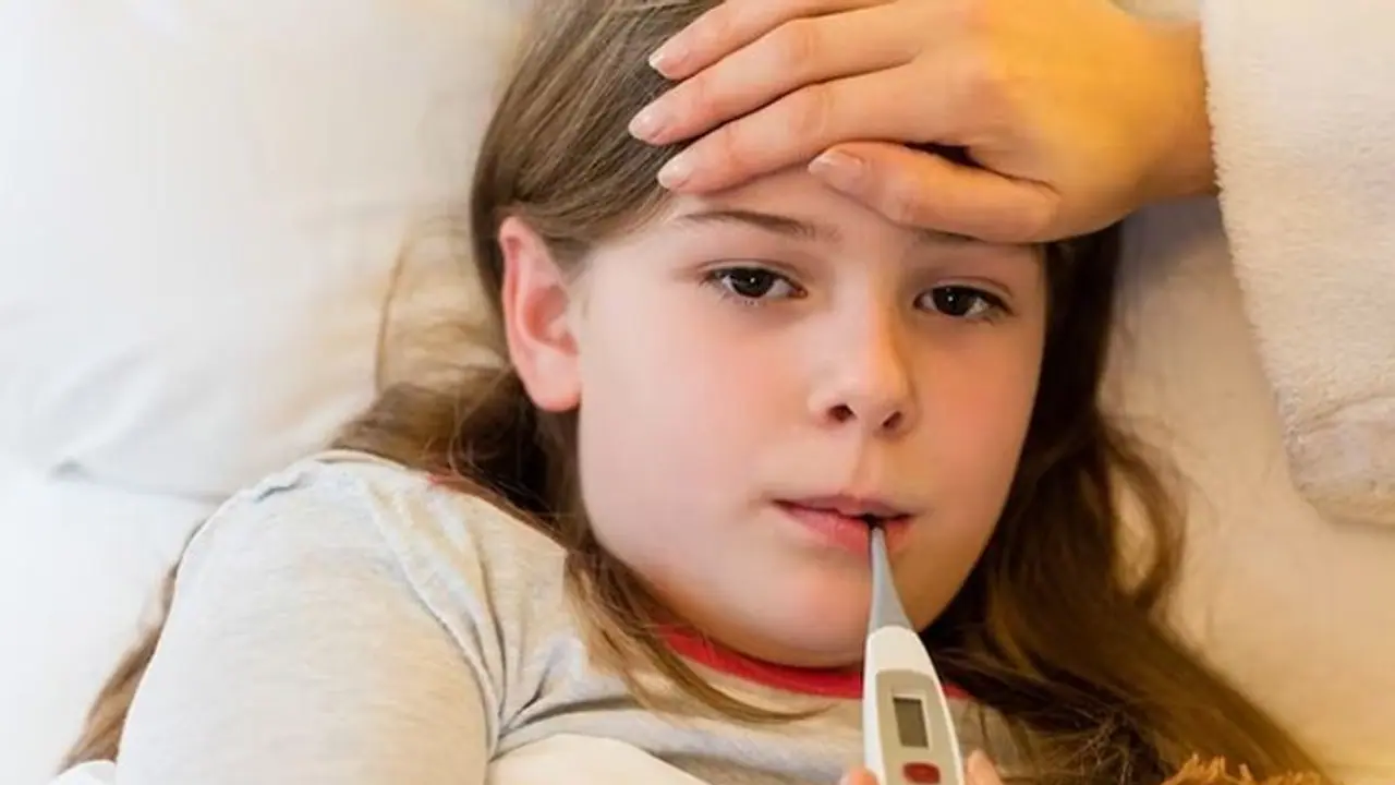 டெங்கு வைரஸ் உருமாறுகிறதா? குழந்தைகளுக்கு வேகமாக பரவும் காய்ச்சல்.. அறிகுறிகள் என்னென்ன?