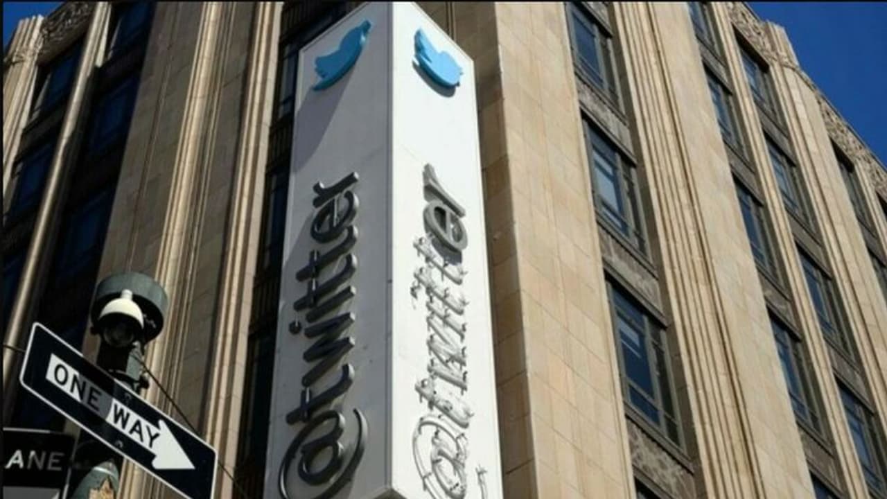 ട്വിറ്റര്‍ ആസ്ഥാനത്ത് നിന്നും ലോഗോ നീക്കാനുള്ള ശ്രമം പൊലീസ് തടഞ്ഞു