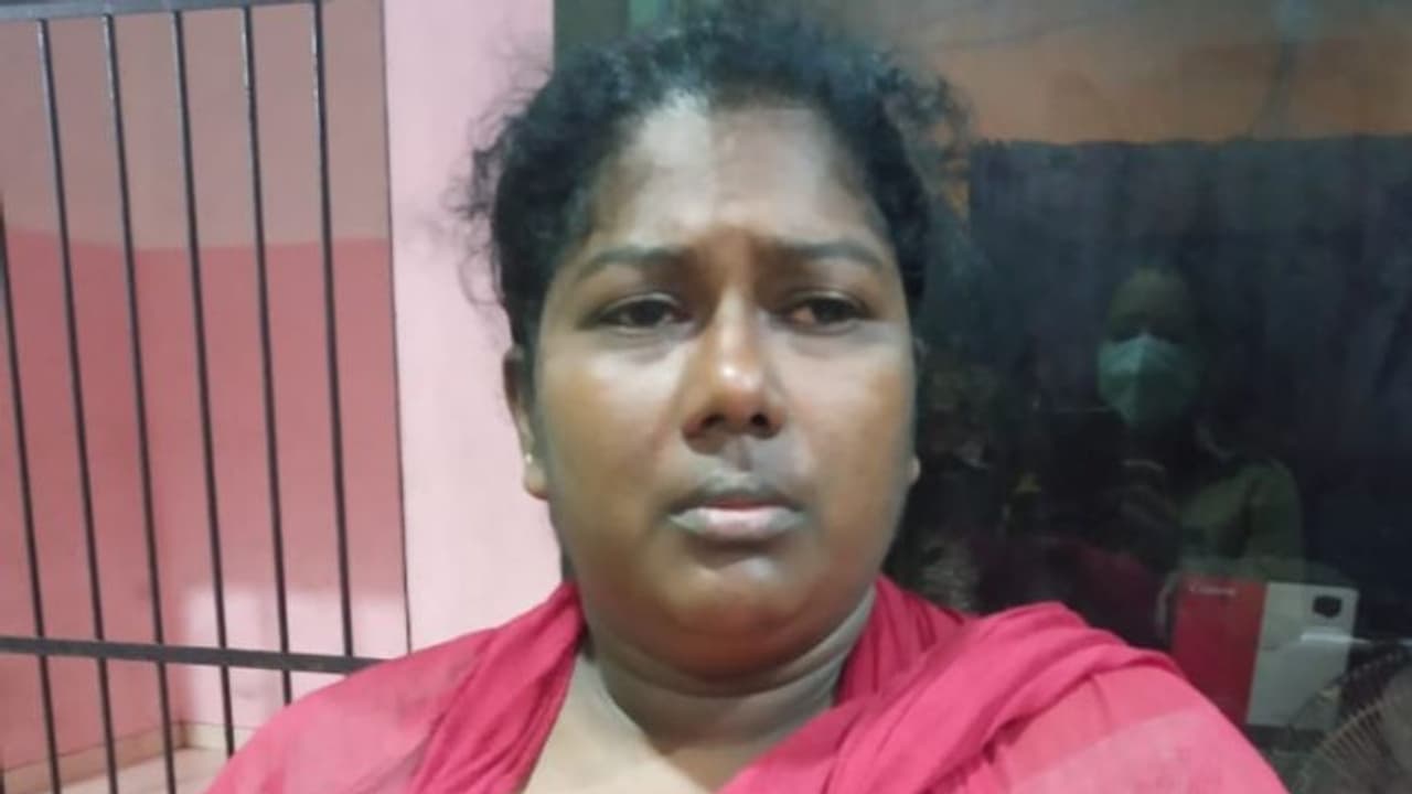 ആറ്റിങ്ങലിൽ കുട്ടിയുടെ കാലിൽ നിന്നും പാദസരം മോഷ്ടിച്ച സ്ത്രീ അറസ്റ്റിൽ ആറ്റിങ്ങലിൽ കുട്ടിയുടെ കാലിൽ നിന്നും പാദസരം മോഷ്ടിച്ച സ്ത്രീ അറസ്റ്റിൽ