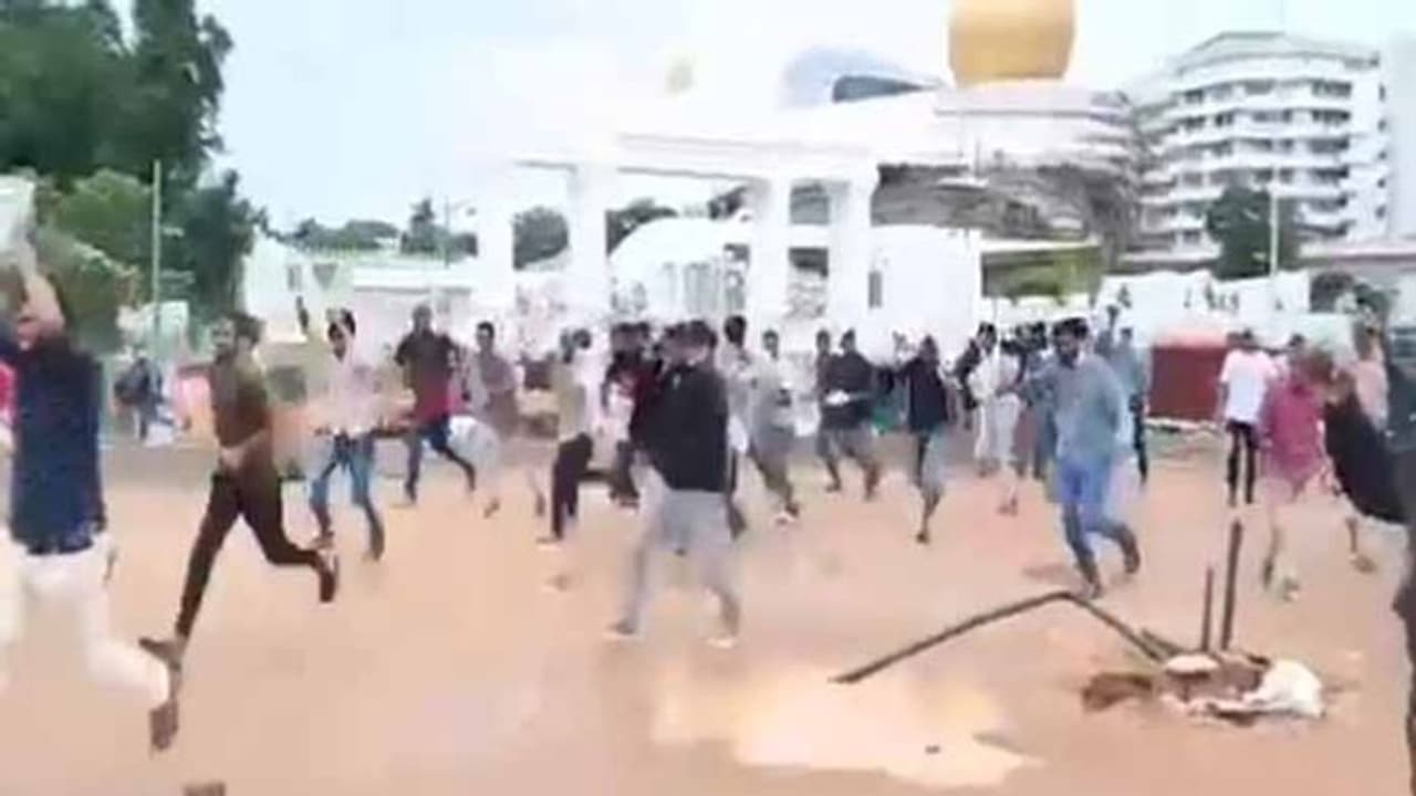 తెలంగాణ సెక్రటేరియట్ ముట్టడికి కానిస్టేబుల్ అభ్యర్థుల యత్నం, అరెస్ట్: కేసు నమోదు 