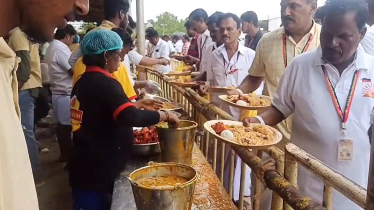 6000 கிலோ மட்டன், 4000 கிலோ சிக்கனுடன் தடல் புடலாக தயாராகும் அசைவ விருந்து; திமுக கூட்டத்தில் சிறப்பு ஏற்பாடு