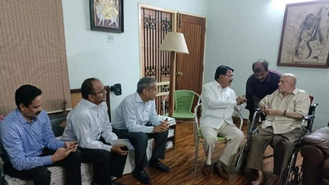 తెలంగాణకు వస్తా... వ్యవసాయ ప్రగతిని చూస్తా : మంత్రి సింగిరెడ్డితో ఎంఎస్ స్వామినాథన్ (వీడియో) తెలంగాణకు వస్తా... వ్యవసాయ ప్రగతిని చూస్తా : మంత్రి సింగిరెడ్డితో ఎంఎస్ స్వామినాథన్ (వీడియో)