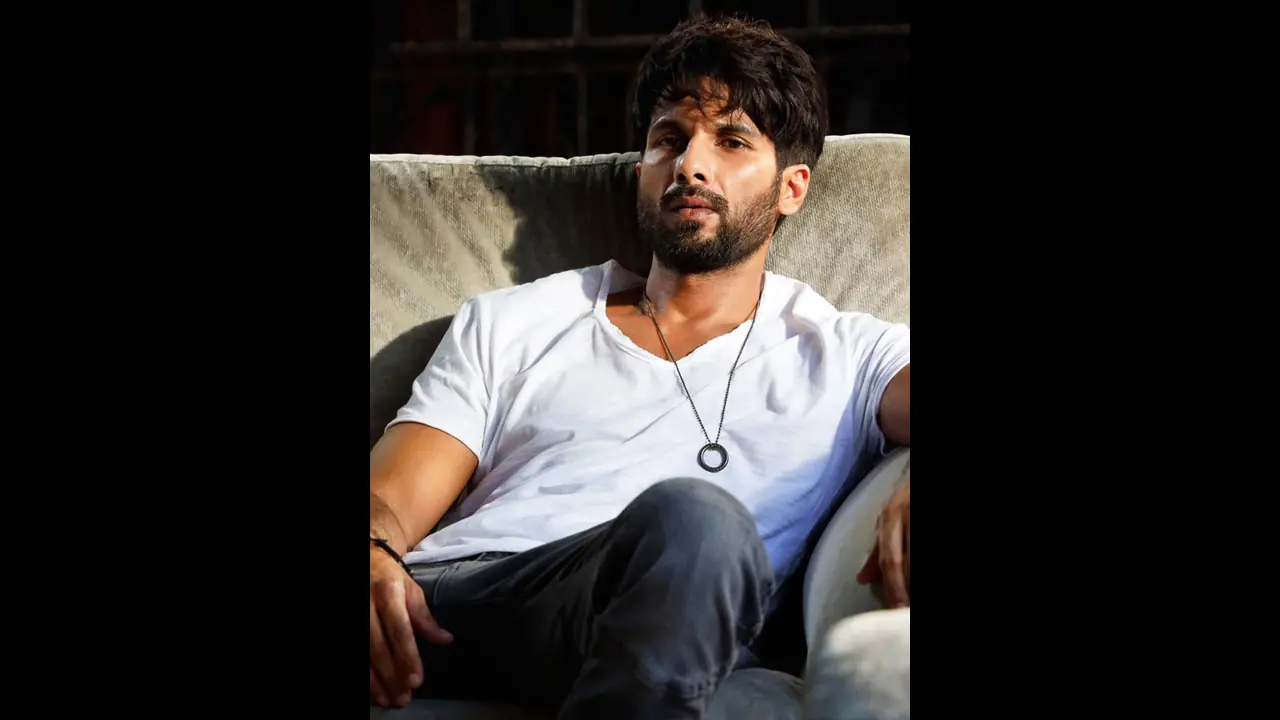 ರಾಜ್ಕುಮಾರ್ ಮಗಳು ವಾಸ್ತವಿಕ್ತಾ ವಿರುದ್ಧ FIR ದಾಖಲಿಸಿದ್ದ ನಟ ಶಾಹಿದ್ ಕಪೂರ್! ರಾಜ್ಕುಮಾರ್ ಮಗಳು ವಾಸ್ತವಿಕ್ತಾ ವಿರುದ್ಧ FIR ದಾಖಲಿಸಿದ್ದ ನಟ ಶಾಹಿದ್ ಕಪೂರ್!