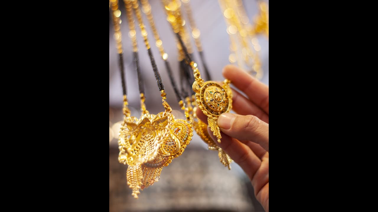 Gold Rate Today: നാല് ദിവസത്തിന് ശേഷം വീണു; സ്വർണവിലയിൽ ഇടിവ് Gold Rate Today: നാല് ദിവസത്തിന് ശേഷം വീണു; സ്വർണവിലയിൽ ഇടിവ്