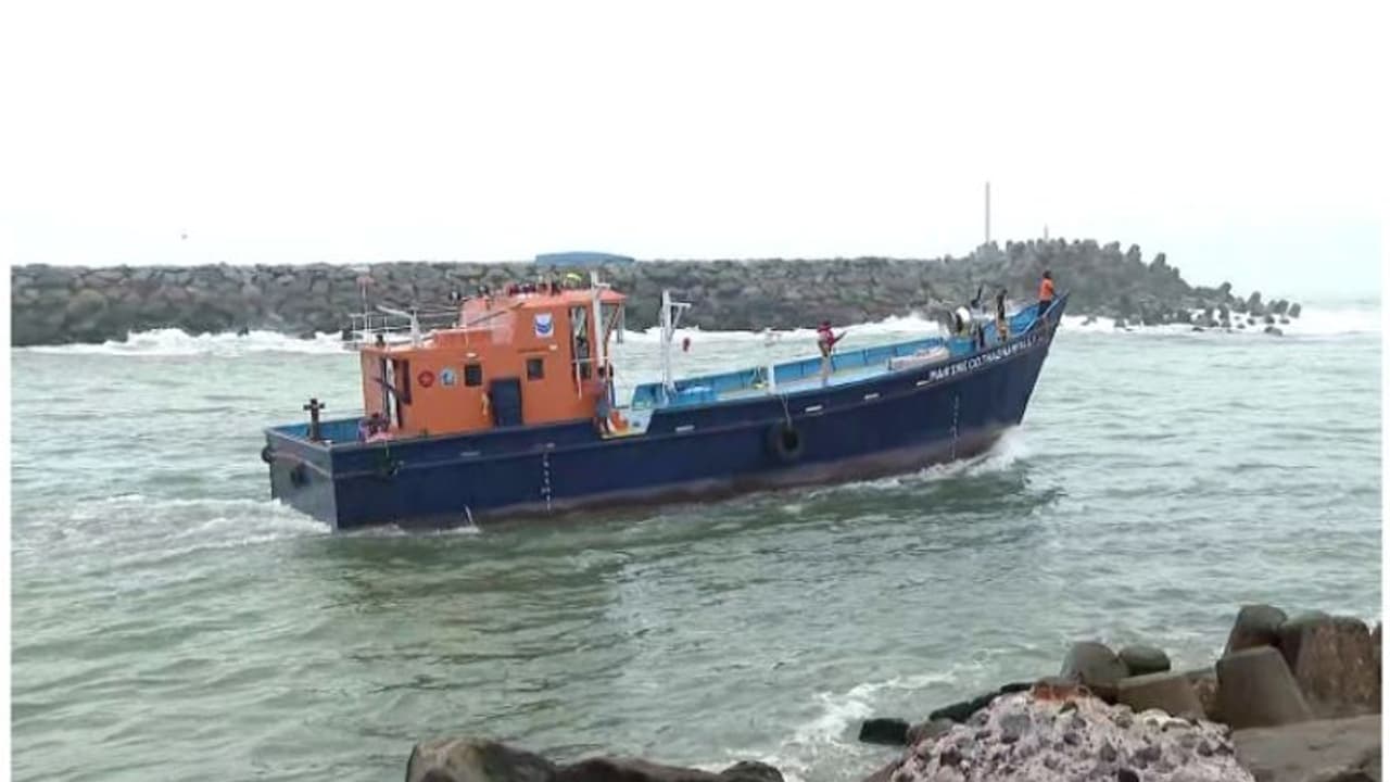 അപകടങ്ങൾ തുടർക്കഥയാകുന്നു; മുതലപ്പൊഴിയിൽ നിയന്ത്രണത്തിന് ശുപാർശ നൽകി റിപ്പോർട്ട് അപകടങ്ങൾ തുടർക്കഥയാകുന്നു; മുതലപ്പൊഴിയിൽ നിയന്ത്രണത്തിന് ശുപാർശ നൽകി റിപ്പോർട്ട്