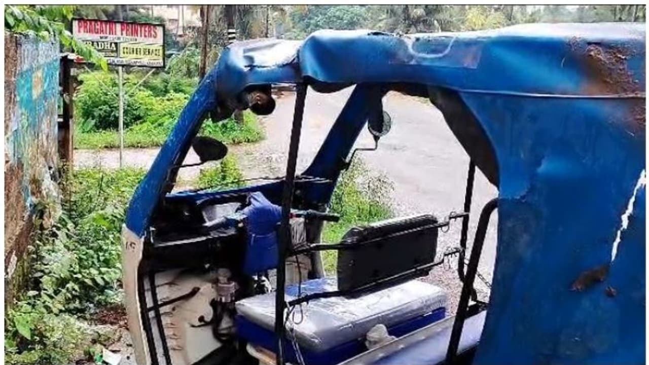 സ്കൂൾ കുട്ടികളുമായി പോയ ഓട്ടോറിക്ഷ മറിഞ്ഞു; 10 വിദ്യാർത്ഥികൾക്കും ഡ്രൈവര്‍ക്കും പരിക്ക്