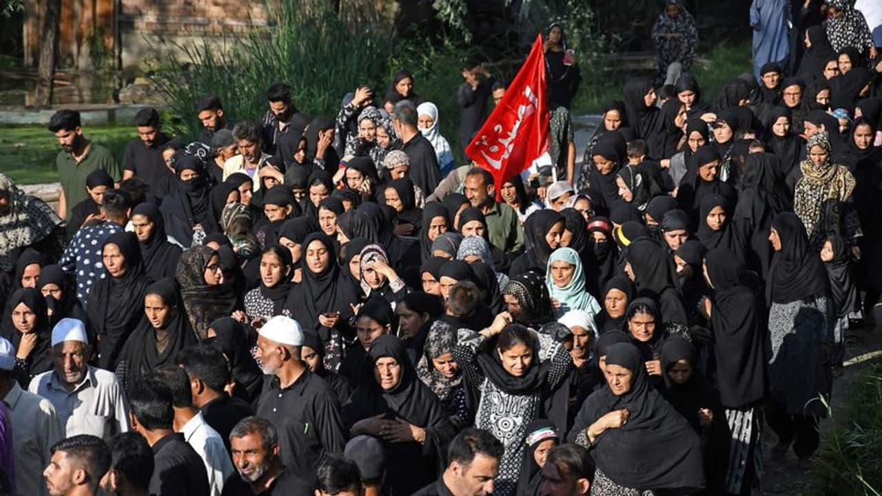 ''న్యాయం, సత్యం కోసం నిలబడాల్సిన మన కర్తవ్యాన్ని మొహర్రం గుర్తు చేస్తుంది'' ''న్యాయం, సత్యం కోసం నిలబడాల్సిన మన కర్తవ్యాన్ని మొహర్రం గుర్తు చేస్తుంది''