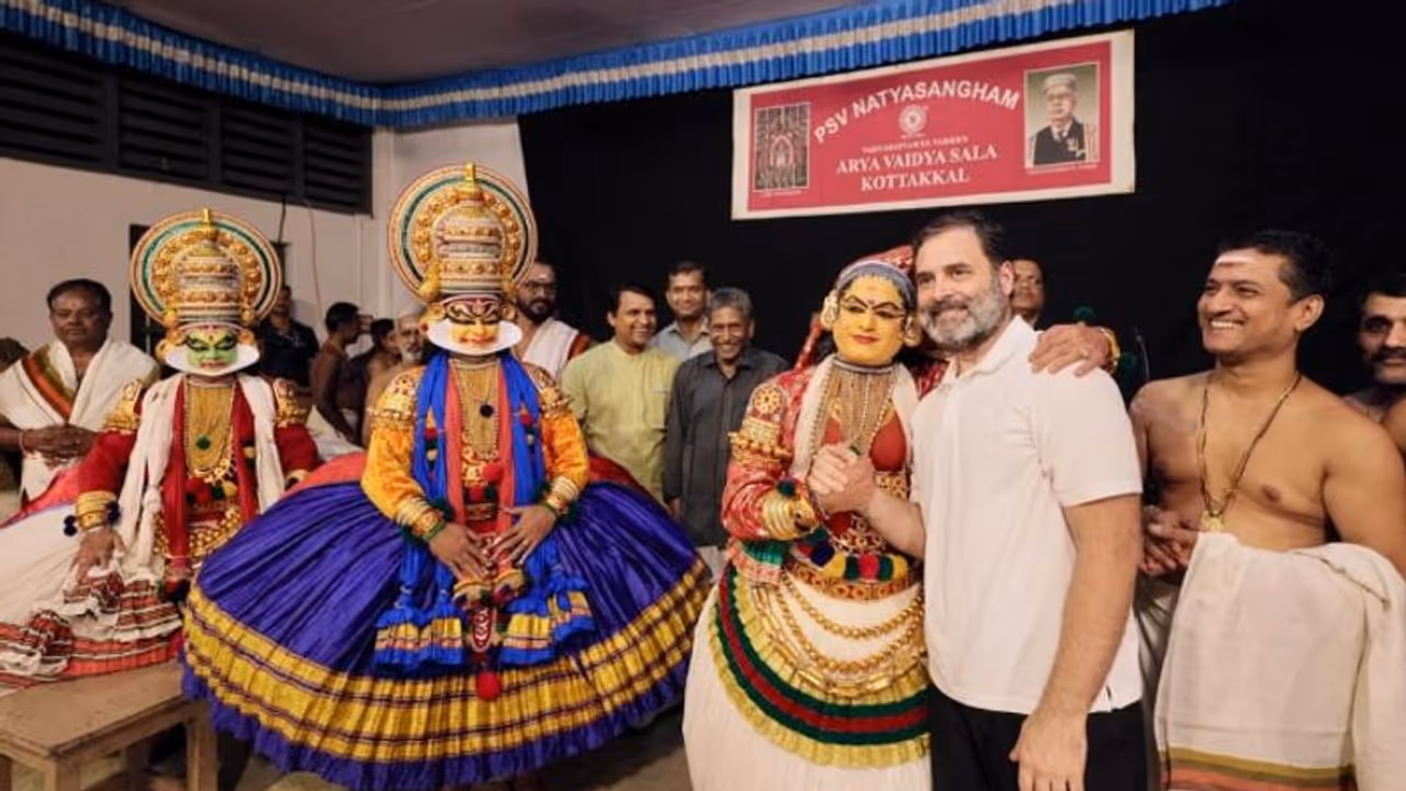 Amid political storm in Delhi, Rahul Gandhi watches Kathakali at Kottakkal Arya Vaidya Sala in Kerala Amid political storm in Delhi, Rahul Gandhi watches Kathakali at Kottakkal Arya Vaidya Sala in Kerala