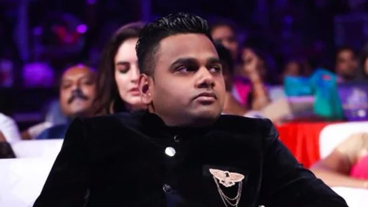 கோலிவுட் பிரபலங்களின் ‘முதலாளி’ டத்தோ மாலிக் மலேசியாவில் கைது... கலக்கத்தில் தமிழ் நடிகர், நடிகைகள் கோலிவுட் பிரபலங்களின் ‘முதலாளி’ டத்தோ மாலிக் மலேசியாவில் கைது... கலக்கத்தில் தமிழ் நடிகர், நடிகைகள்