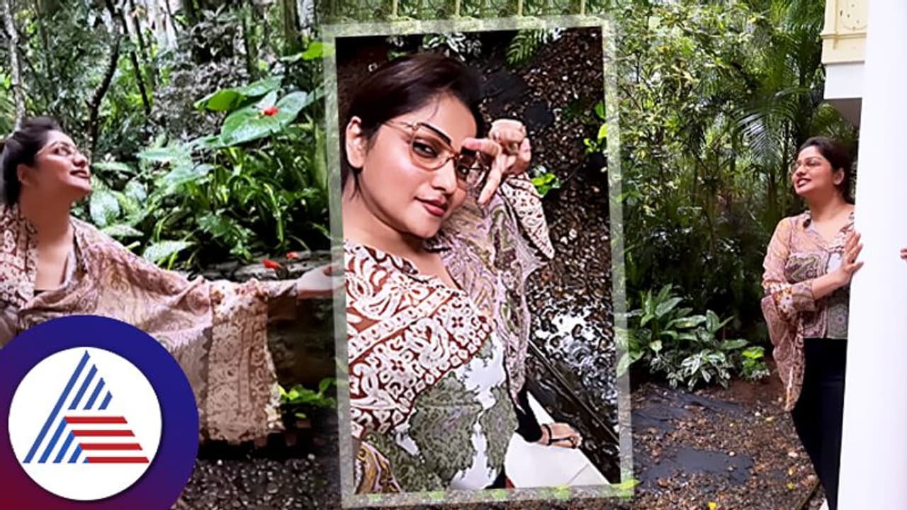 ಮಳೆ ಅಂದ್ರೆ ಇಷ್ಟ ಎಂದ ರಚಿತಾ, ಹನಿ ಬಿದ್ರೆ ಯಾಕ್ ಓಡ್ತೀರಾ, ಹುಷಾರು ಶೀತವಾಗುತ್ತೆಂದ ಫ್ಯಾನ್ಸ್ ಮಳೆ ಅಂದ್ರೆ ಇಷ್ಟ ಎಂದ ರಚಿತಾ, ಹನಿ ಬಿದ್ರೆ ಯಾಕ್ ಓಡ್ತೀರಾ, ಹುಷಾರು ಶೀತವಾಗುತ್ತೆಂದ ಫ್ಯಾನ್ಸ್