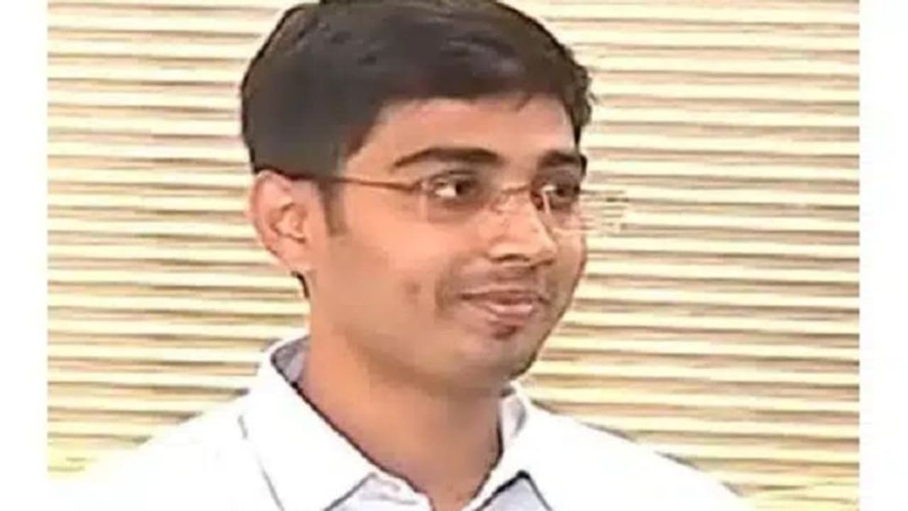 UPSC success story: ಟೀ ಮಾರಿದ ಯುವಕ ಮಂಗೇಶ್ ಖಿಲಾರಿ ಯುಪಿಎಸ್‌ಸಿ ಪರೀಕ್ಷೆಯಲ್ಲಿ ಪಾಸ್‌; ಹೋರಾಟದ ಹಾದಿ ಹೀಗಿದೆ..