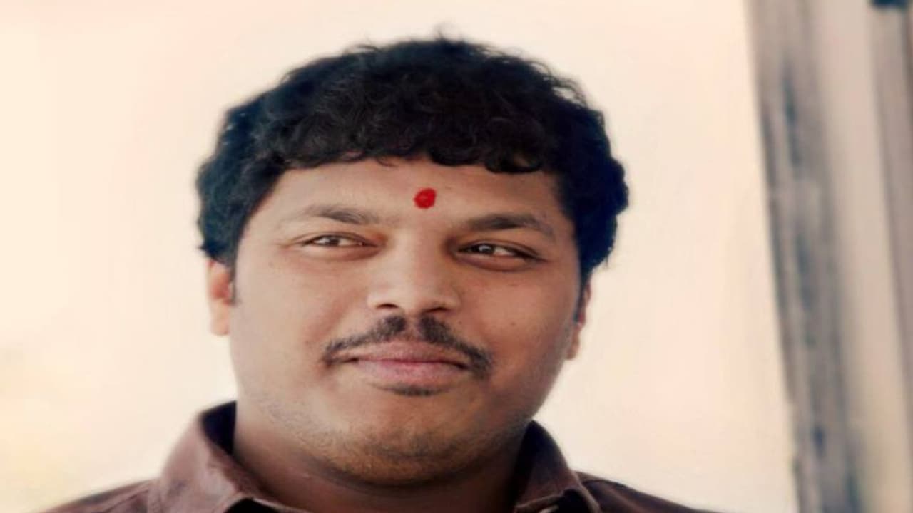 పటాన్చెరు ఎమ్మెల్యే మహిపాల్ రెడ్డి కుమారుడు కన్నుమూత.. కుటుంబంలో తీవ్ర విషాదం.. పటాన్చెరు ఎమ్మెల్యే మహిపాల్ రెడ్డి కుమారుడు కన్నుమూత.. కుటుంబంలో తీవ్ర విషాదం..