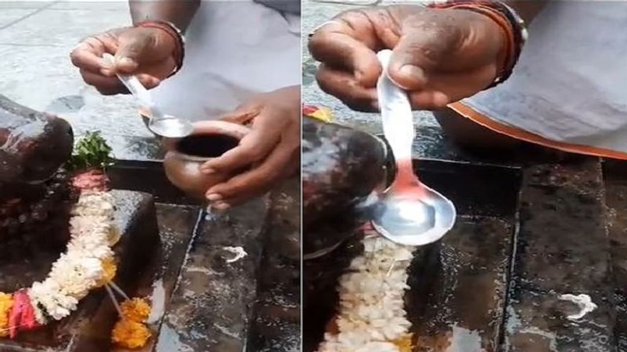 నీళ్లు తాగుతున్న నందీశ్వరుడి విగ్రహం... అత్తాపూర్లో వింత ఘటన.. (వీడియో)