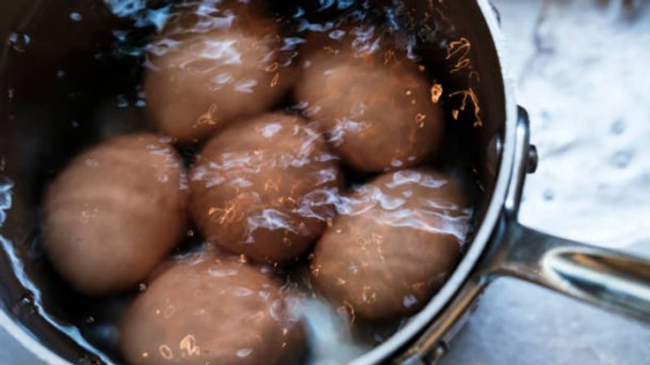 മുട്ട ചീത്തയായോ ഇല്ലയോ എന്ന് എങ്ങനെ തിരിച്ചറിയാം? ഇതാ ചില ടിപ്സ്... മുട്ട ചീത്തയായോ ഇല്ലയോ എന്ന് എങ്ങനെ തിരിച്ചറിയാം? ഇതാ ചില ടിപ്സ്...