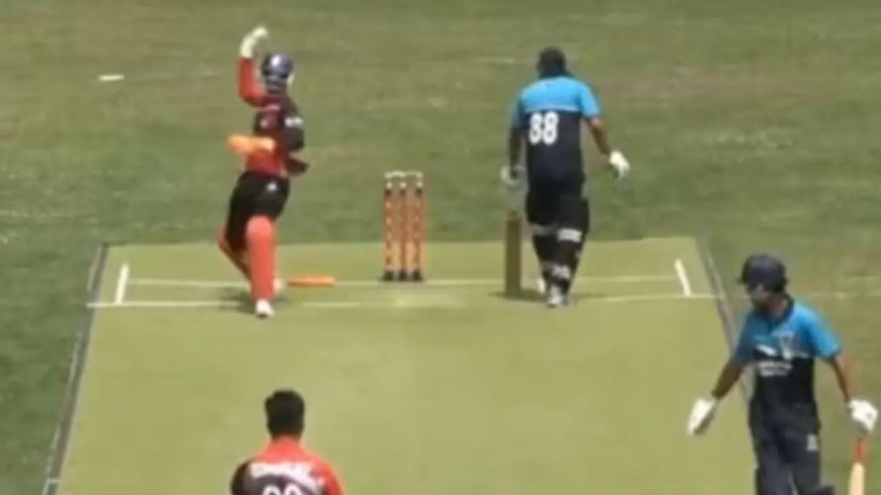 Cricket: రనౌట్ చేద్దామని ఫుట్బాల్ షాట్... చివరకు గెలిచే మ్యాచ్ గోవిందా.. ! Cricket: రనౌట్ చేద్దామని ఫుట్బాల్ షాట్... చివరకు గెలిచే మ్యాచ్ గోవిందా.. !