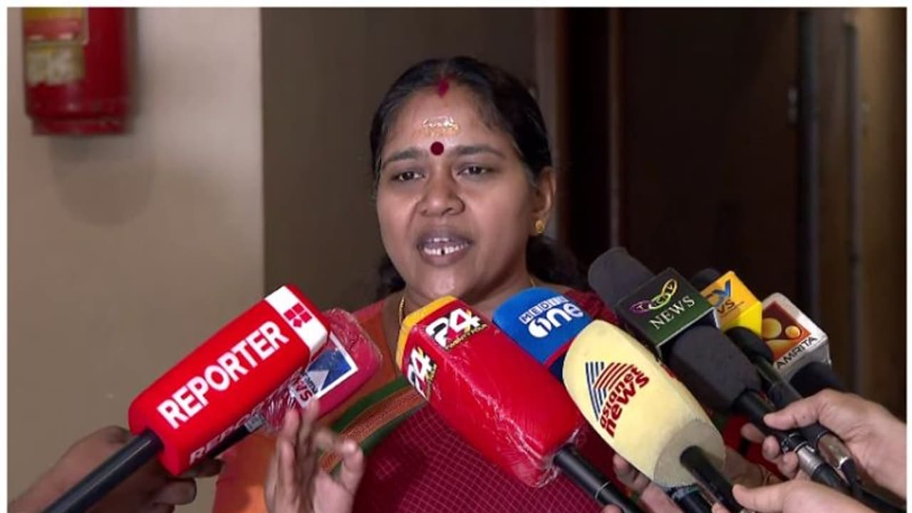 'എന്നെ ഊരുവിലക്കാന്‍ നട്ടെല്ലുള്ള രാഷ്ട്രീയക്കാരന്‍ കേരളത്തിലില്ല'; നേതൃത്വത്തെ ഒളിയമ്പെയ്ത് ശോഭ സുരേന്ദ്രന്‍