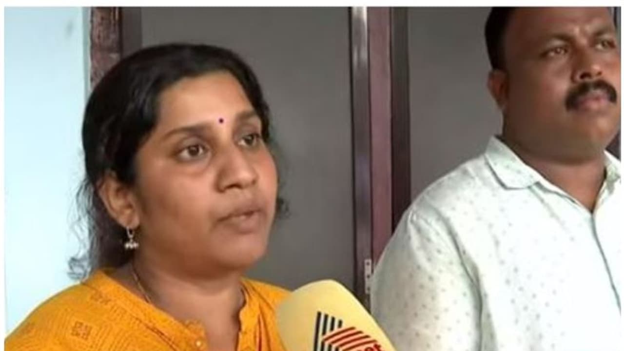 നഴ്സുമാരെ മര്ദ്ദിച്ച ഡോ.അലോകിനെതിരെ നടപടിയെടുക്കാത്തതിൽ പ്രതിഷേധം; നാളെ തൃശൂരിൽ നഴ്സുമാരുടെ സമരം നഴ്സുമാരെ മര്ദ്ദിച്ച ഡോ.അലോകിനെതിരെ നടപടിയെടുക്കാത്തതിൽ പ്രതിഷേധം; നാളെ തൃശൂരിൽ നഴ്സുമാരുടെ സമരം