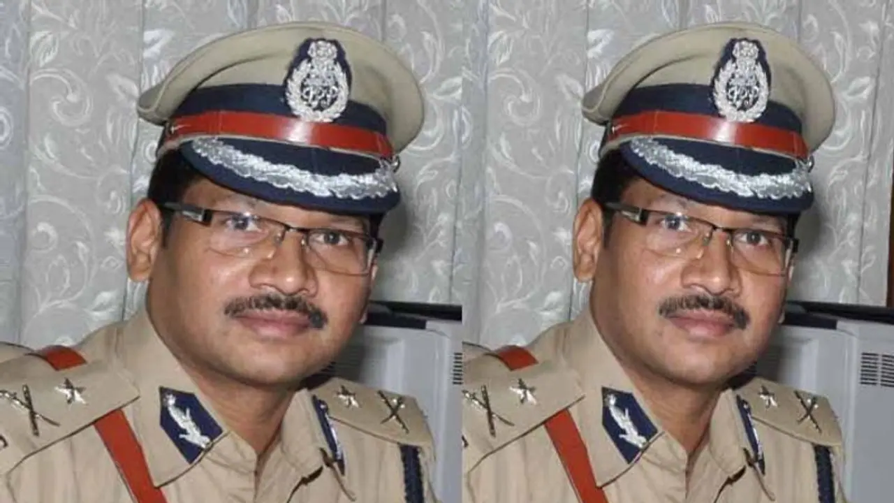 వరద ప్రభావిత ప్రాంతాల్లో 18 బోట్లతో రెస్క్యూ: ఫైర్ శాఖ డీజీ నాగిరెడ్డి వరద ప్రభావిత ప్రాంతాల్లో 18 బోట్లతో రెస్క్యూ: ఫైర్ శాఖ డీజీ నాగిరెడ్డి