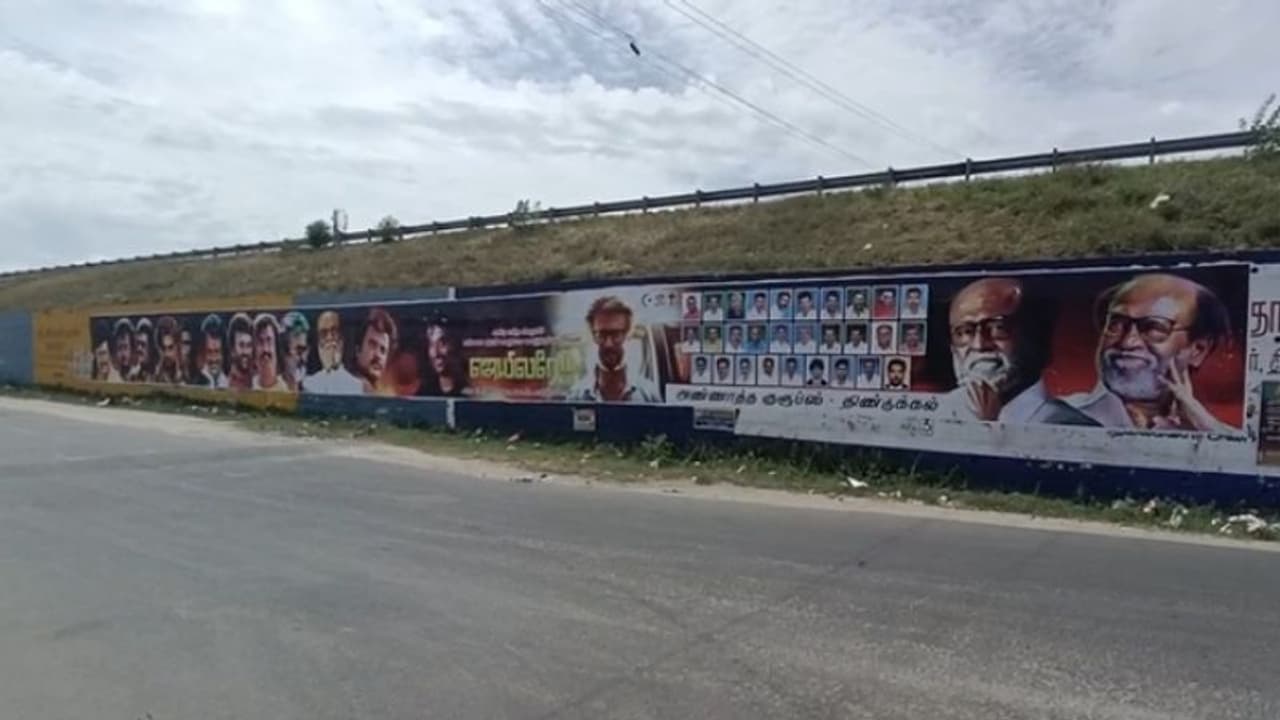 ஜெயிலர் படத்தை வரவேற்கும் "அண்ணாத்த குரூப்ஸ்".. திண்டுக்கல்லில் வைக்கப்பட்ட 200 அடி நீள பிரம்மாண்ட போஸ்டர்! ஜெயிலர் படத்தை வரவேற்கும் "அண்ணாத்த குரூப்ஸ்".. திண்டுக்கல்லில் வைக்கப்பட்ட 200 அடி நீள பிரம்மாண்ட போஸ்டர்!