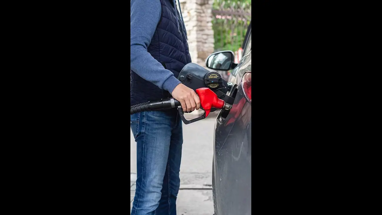 ಕಾರವಾರ: ಜಿಲ್ಲಾಧಿಕಾರಿ ಕಾರಿನ ಇಂಧನಕ್ಕೆ ದುಡ್ಡಿಲ್ಲ..!