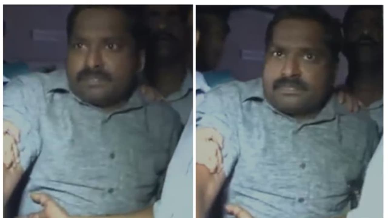 ആശുപത്രി ഉടമയെ ഭീഷണിപ്പെടുത്തി, 10 ലക്ഷം കൈക്കൂലി ആവശ്യപ്പെട്ടു; ആദായനികുതി ഉദ്യോഗസ്ഥന് തടവും പിഴയും ആശുപത്രി ഉടമയെ ഭീഷണിപ്പെടുത്തി, 10 ലക്ഷം കൈക്കൂലി ആവശ്യപ്പെട്ടു; ആദായനികുതി ഉദ്യോഗസ്ഥന് തടവും പിഴയും