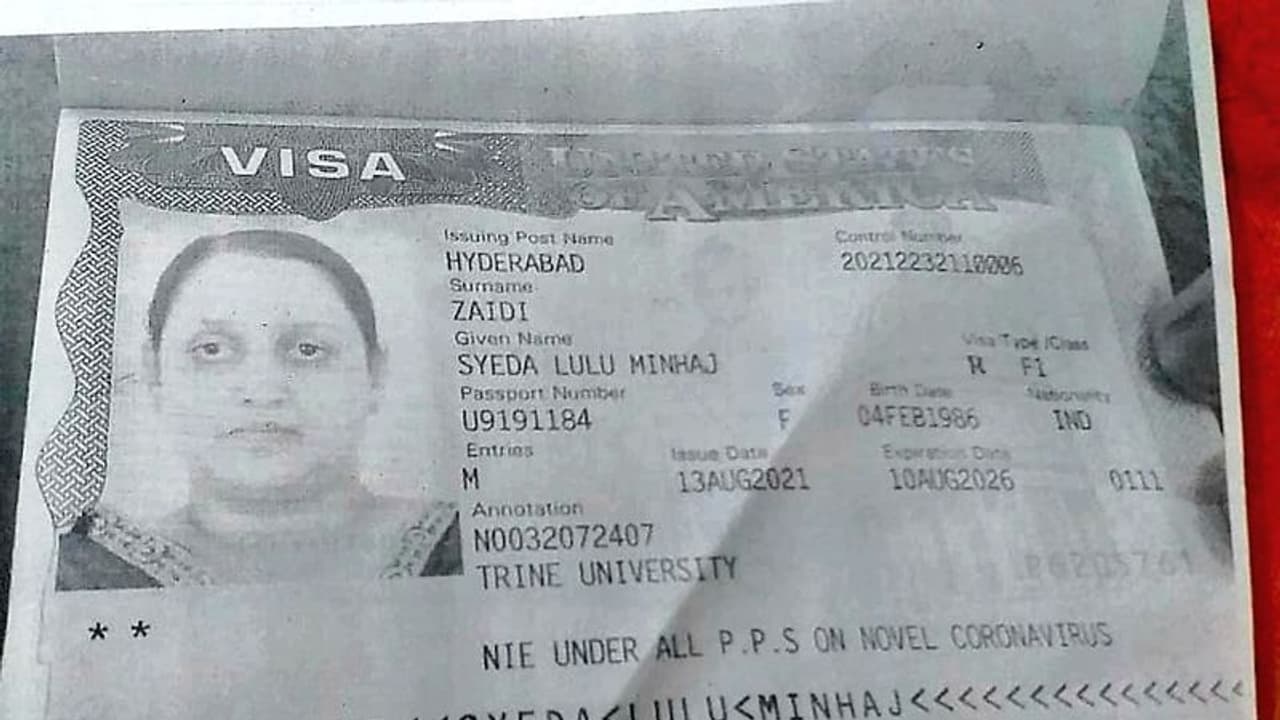 చికాగో రోడ్లపై ఆకలితో హైదరాబాద్ యువతి నరకయాతన .. కనీసం పేరు కూడా గుర్తు లేక (వీడియో) చికాగో రోడ్లపై ఆకలితో హైదరాబాద్ యువతి నరకయాతన .. కనీసం పేరు కూడా గుర్తు లేక (వీడియో)