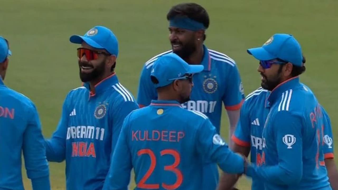 ലോകകപ്പിനുള്ള ഇന്ത്യന് ടീം: കരുത്തുകാട്ടി മുംബൈ ഇന്ത്യൻസ്, 4 താരങ്ങൾ ടീമിൽ; പ്രാതിനിധ്യമില്ലാതെ 3 ടീമുകൾ ലോകകപ്പിനുള്ള ഇന്ത്യന് ടീം: കരുത്തുകാട്ടി മുംബൈ ഇന്ത്യൻസ്, 4 താരങ്ങൾ ടീമിൽ; പ്രാതിനിധ്യമില്ലാതെ 3 ടീമുകൾ