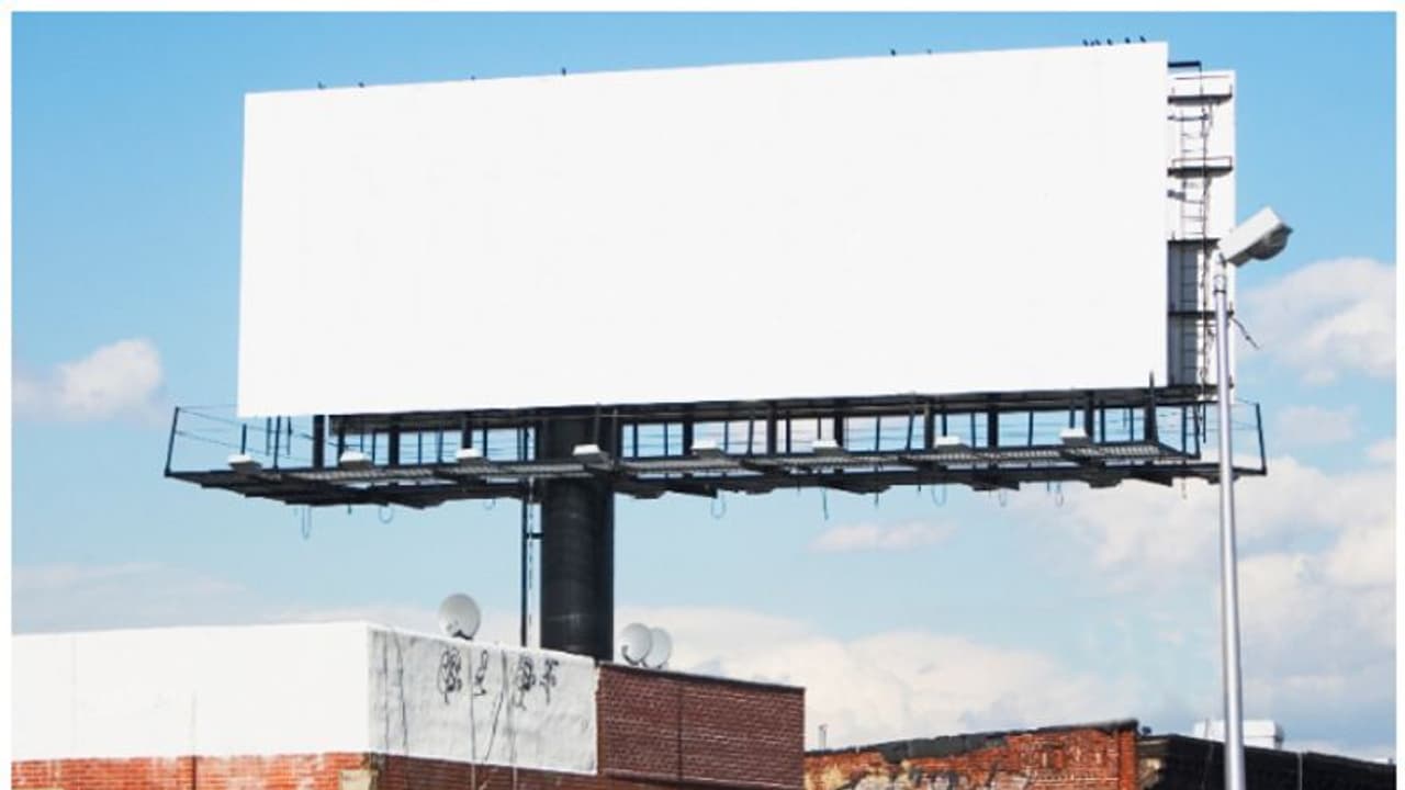 കനത്ത മഴയും കാറ്റും, അപകടഭീഷണി ഉയർത്തി കൂറ്റൻ പരസ്യ ബോർഡുകൾ; ഉടൻ നീക്കം ചെയ്യണമെന്ന് മനുഷ്യാവകാശ കമ്മീഷൻ കനത്ത മഴയും കാറ്റും, അപകടഭീഷണി ഉയർത്തി കൂറ്റൻ പരസ്യ ബോർഡുകൾ; ഉടൻ നീക്കം ചെയ്യണമെന്ന് മനുഷ്യാവകാശ കമ്മീഷൻ