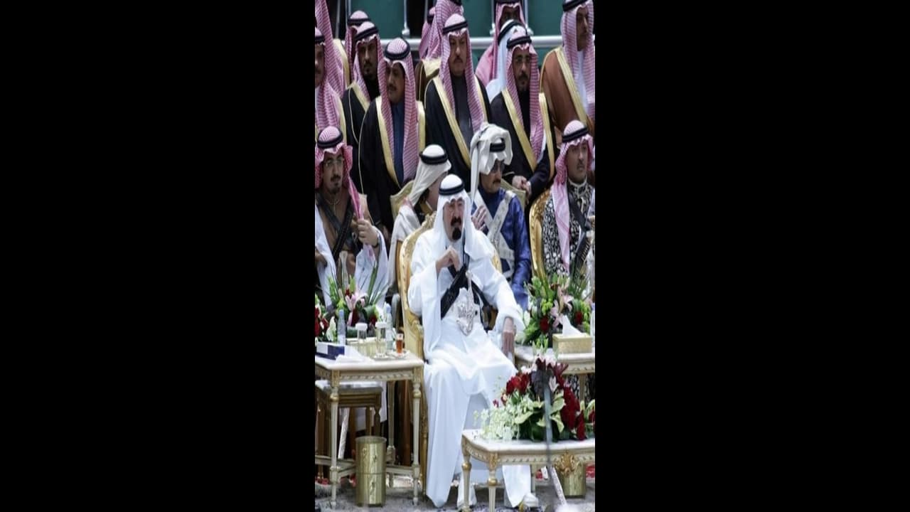 அம்பானி, அதானியை விட உலகத்துல பெரிய பணக்கார குடும்பம் இவுங்கதான்.. அது எந்த குடும்பம் தெரியுமா...?