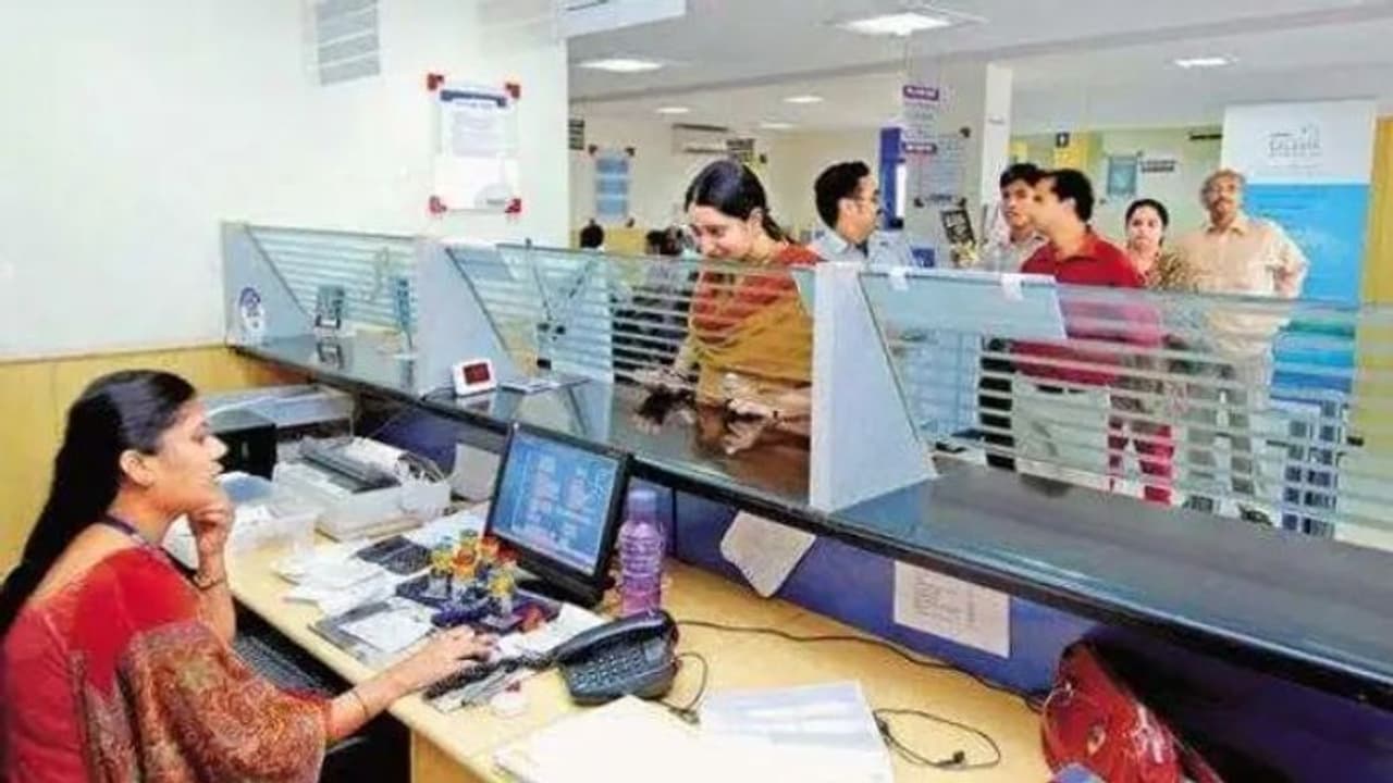 Bank Holiday In August 2023 : ஆகஸ்ட் மாதம் 14 நாட்கள் வங்கி விடுமுறை... முழு விபரம் இதோ !!