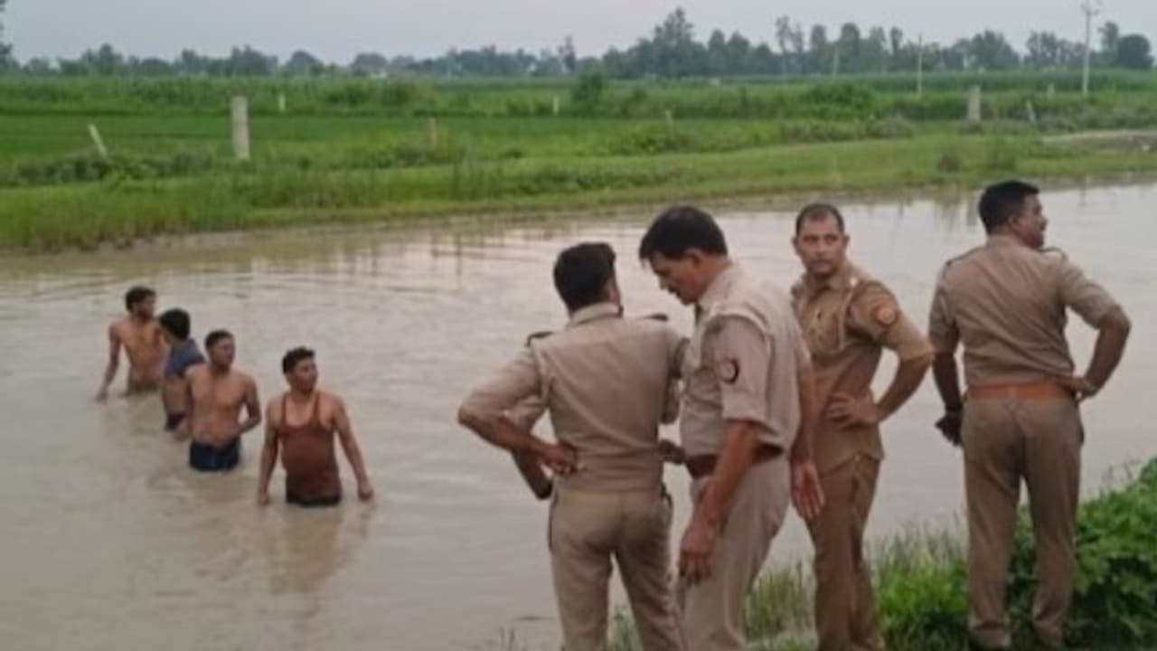 ഉറങ്ങിക്കിടന്ന ഭർത്താവിനെ മഴു ഉപയോഗിച്ച് വെട്ടിക്കൊന്നു, കഷ്ണങ്ങളാക്കി കനാലിൽ എറിഞ്ഞു: ഭാര്യ അറസ്റ്റിൽ
