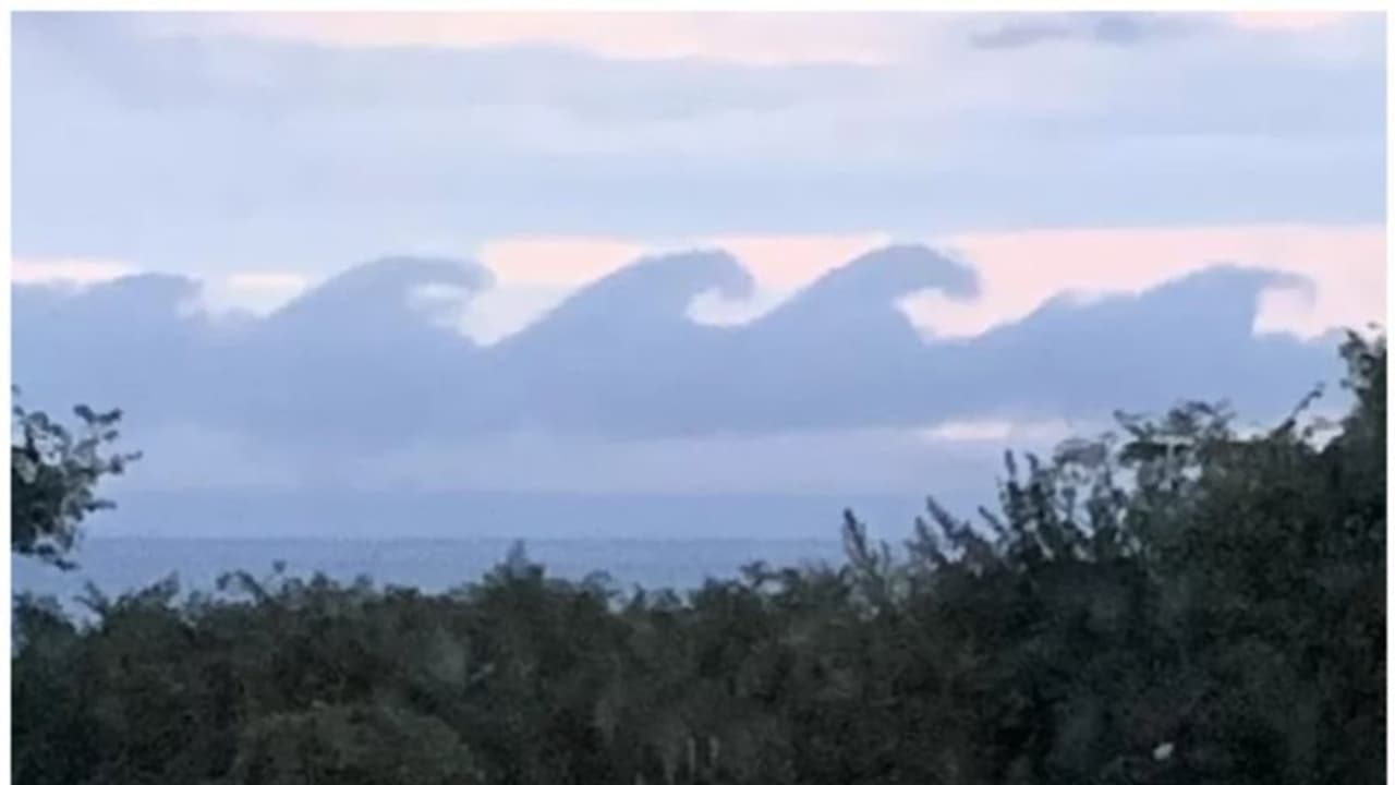 അതിശയ കാഴ്ച; തിരമാലകള്‍ പോലെ മേഘക്കൂട്ടം; കെൽവിൻ ഹെലംഹോൾട്ട്സ് മേഘങ്ങള്‍ !