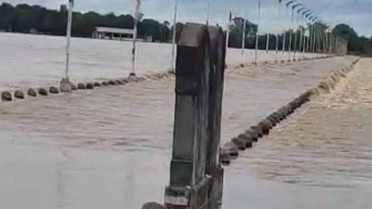 హైదరాబాద్ విజయవాడ హైవే క్లియర్.. తగ్గుముఖం పట్టిన మున్నేరు.. హైదరాబాద్ విజయవాడ హైవే క్లియర్.. తగ్గుముఖం పట్టిన మున్నేరు..