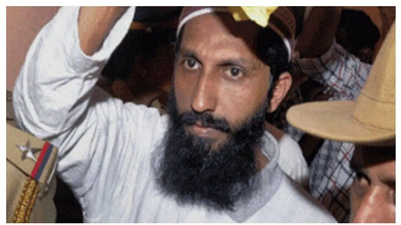 ബെംഗളൂരു ഭീകരാക്രമണ നീക്കവുമായി ബന്ധം; തടിയൻ്റവിട നസീറിനെ കസ്റ്റഡിയിലെടുത്ത് പൊലീസ് ബെംഗളൂരു ഭീകരാക്രമണ നീക്കവുമായി ബന്ധം; തടിയൻ്റവിട നസീറിനെ കസ്റ്റഡിയിലെടുത്ത് പൊലീസ്