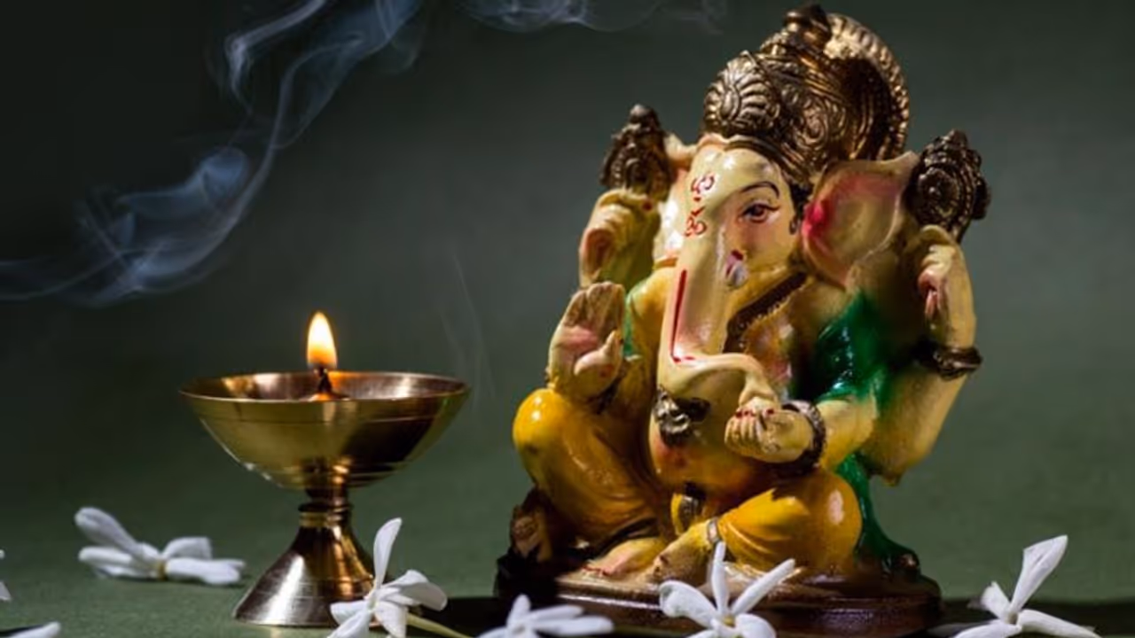 சங்கடங்களை தீர்க்கும் சங்கடஹர சதுர்த்தியில் விரதம் இருந்தால் இவ்வளவு நன்மைகளா? கடைப்பிடிப்பது எப்படி? சங்கடங்களை தீர்க்கும் சங்கடஹர சதுர்த்தியில் விரதம் இருந்தால் இவ்வளவு நன்மைகளா? கடைப்பிடிப்பது எப்படி?