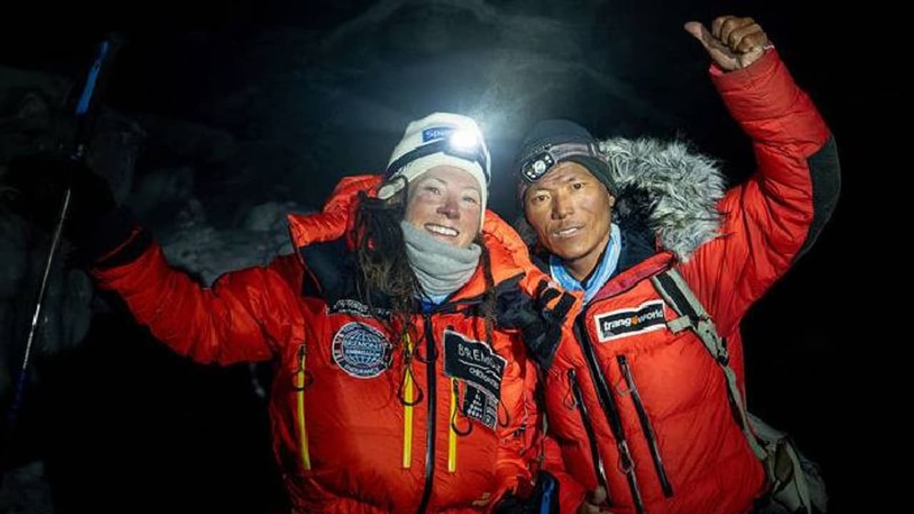 ഏറ്റവും ഉയരം കൂടിയ 14 കൊടുമുടികളും ഏറ്റവും കുറഞ്ഞ സമയത്തിൽ കയറി റെക്കോർഡിട്ട് നോർവീജിയൻ വനിതയും ഗൈഡും