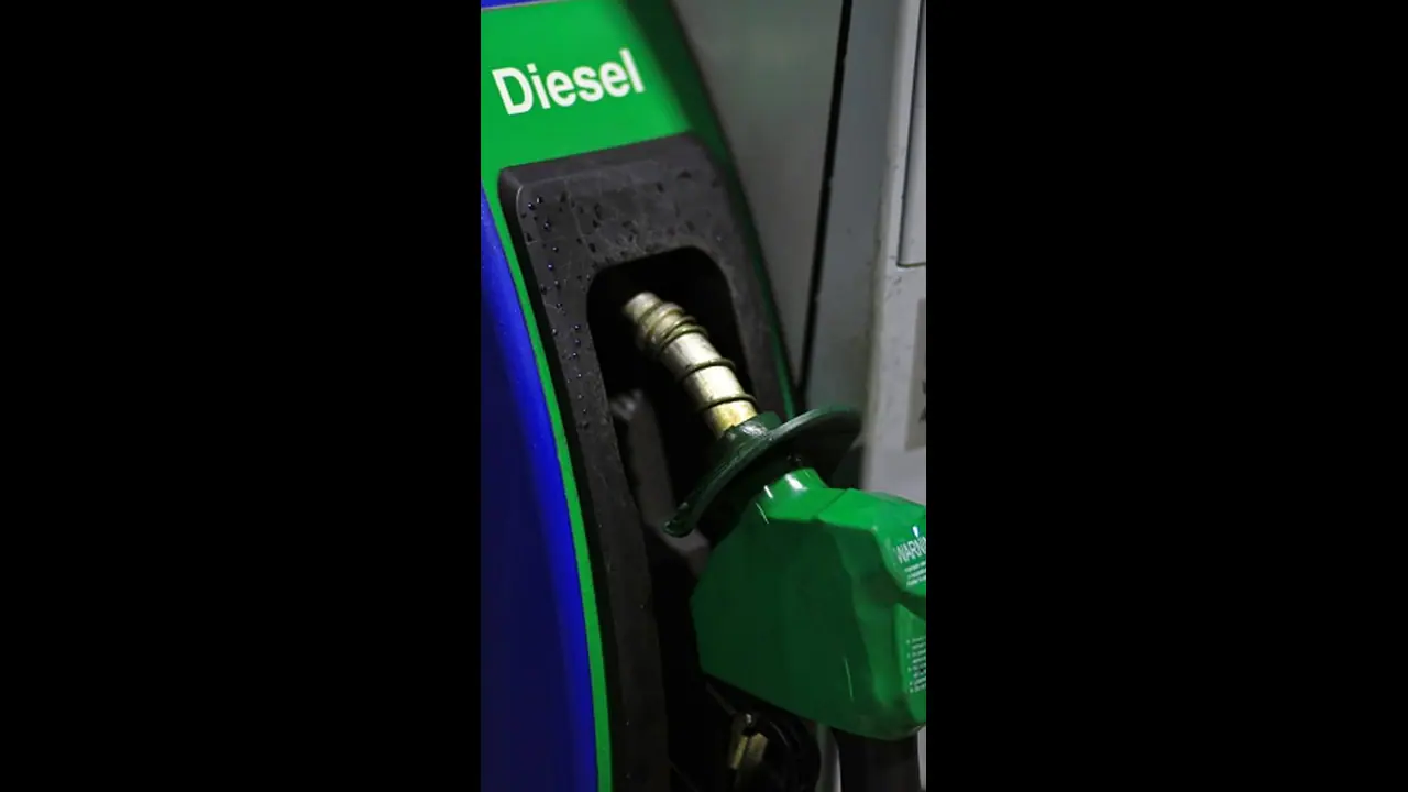 ഡീസൽ വണ്ടിയാണോ ഉള്ളത്, കാലാവധി നീട്ടുന്ന കാര്യം പരിഗണിക്കാമെന്ന് മന്ത്രി; ഓട്ടോ തൊഴിലാളികൾക്ക് ആശ്വസിക്കാം ഡീസൽ വണ്ടിയാണോ ഉള്ളത്, കാലാവധി നീട്ടുന്ന കാര്യം പരിഗണിക്കാമെന്ന് മന്ത്രി; ഓട്ടോ തൊഴിലാളികൾക്ക് ആശ്വസിക്കാം