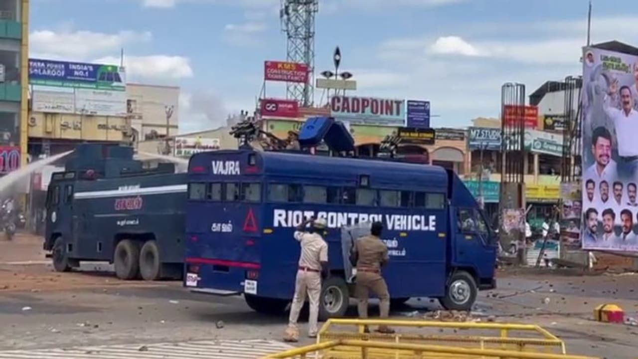 പിഎംകെ പ്രതിഷേധത്തിൽ യുദ്ധക്കളമായി കടലൂർ; പൊലീസ് ആകാശത്തേക്ക് വെടിവച്ചു