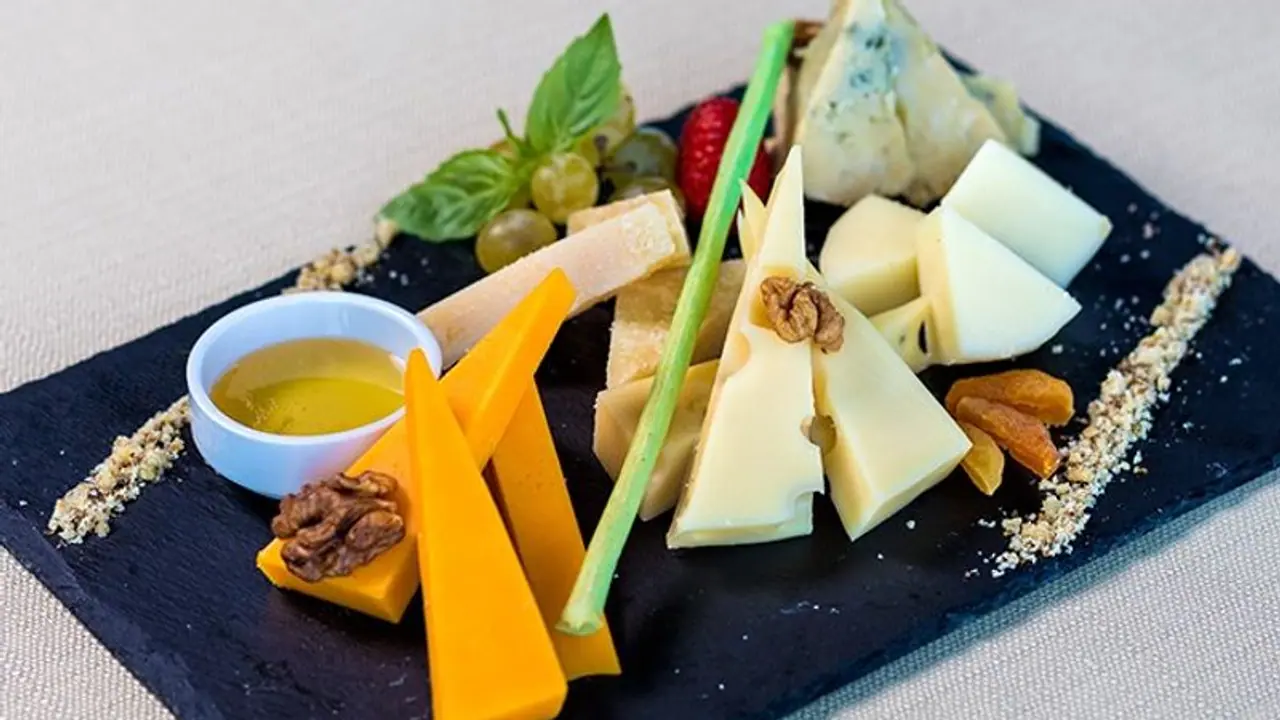 Cheddar to Mozzarella: 7 types of World famous Cheese Cheddar to Mozzarella: 7 types of World famous Cheese