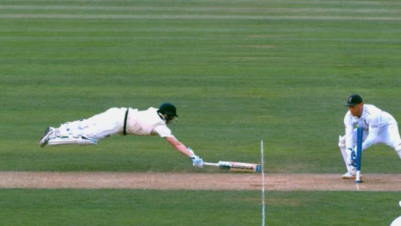 ഔട്ടോ നോട്ടൗട്ടോ? സ്മിത്തിന്റെ അമാനുഷിക പറക്കലില് ബെയ്ര്സ്റ്റോയും അംപയറും എയറില്; വീഡിയോ ഔട്ടോ നോട്ടൗട്ടോ? സ്മിത്തിന്റെ അമാനുഷിക പറക്കലില് ബെയ്ര്സ്റ്റോയും അംപയറും എയറില്; വീഡിയോ